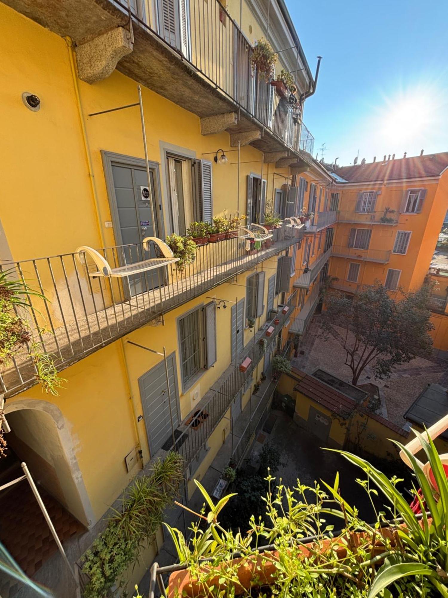 La Vecchia Milano-Les Nubles Vannucci - Il Ballatoio E Il Cortile Exteriör bild