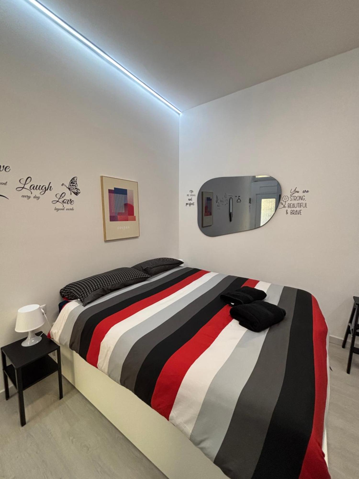 La Vecchia Milano-Les Nubles Vannucci - Il Ballatoio E Il Cortile Exteriör bild