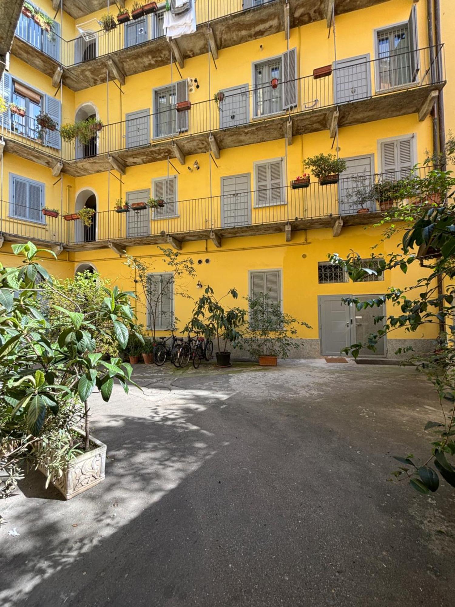 La Vecchia Milano-Les Nubles Vannucci - Il Ballatoio E Il Cortile Exteriör bild